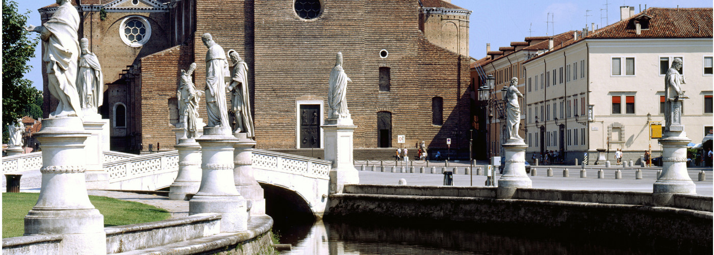 54S I personaggi della scienza a Padova raccontati attraverso le statue di Prato della Valle
